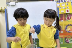《牛奶與洗潔精》